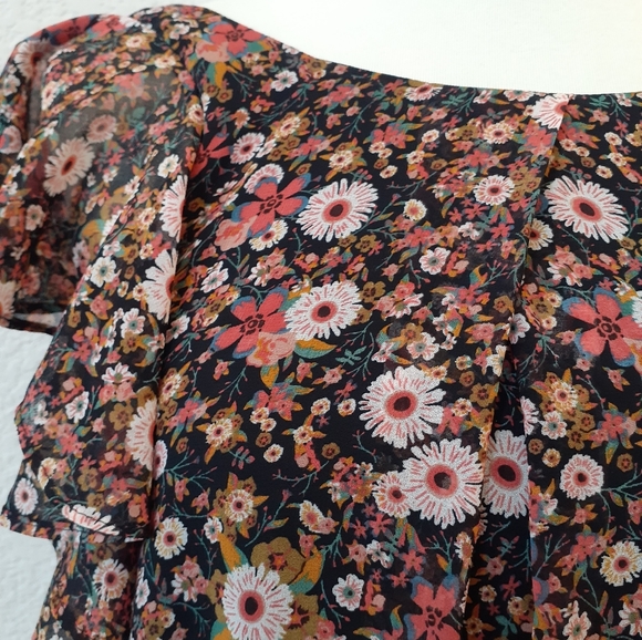 BCBGeneration floral flutter sleeve dress - Picture 4 of 7